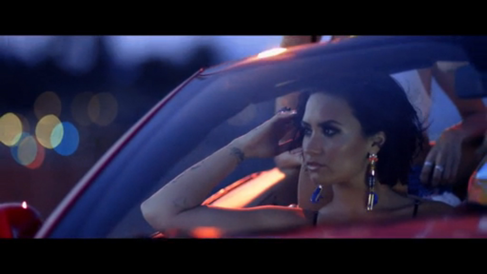 Demi Lovato - Cool for the Summer смотреть онлайн