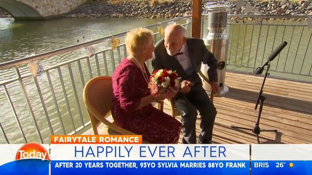 Karl Stefanovic and Lisa Wilkinson giggle over 93-year-old's raunchy joke смотреть онлайн