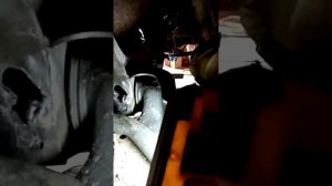 Тойота королла е 150 замена правого рычага выкручиваем болт салинблока