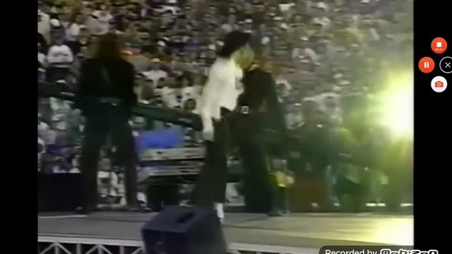 Эволюция лунной походки Майкла Джексона 1983-2001 (дальше не смог) смотреть онлайн