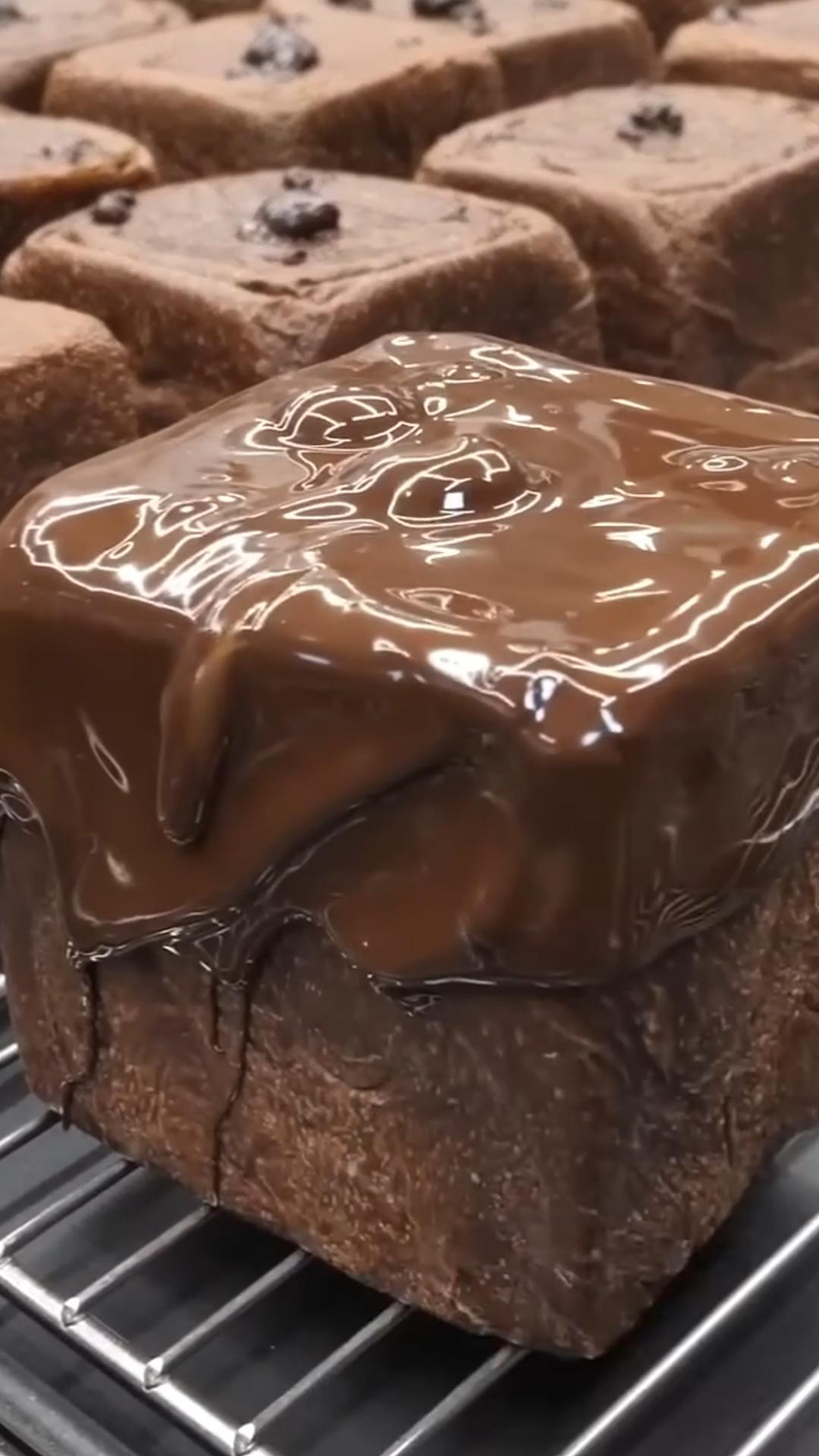 ШОКОЛАДНАЯ БОМБА | корейский квадратный хлеб #хлеб #шоколад #выпечка #shorts смотреть онлайн