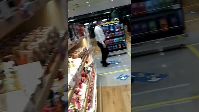 Duty-free shops of Dubai international airport смотреть онлайн