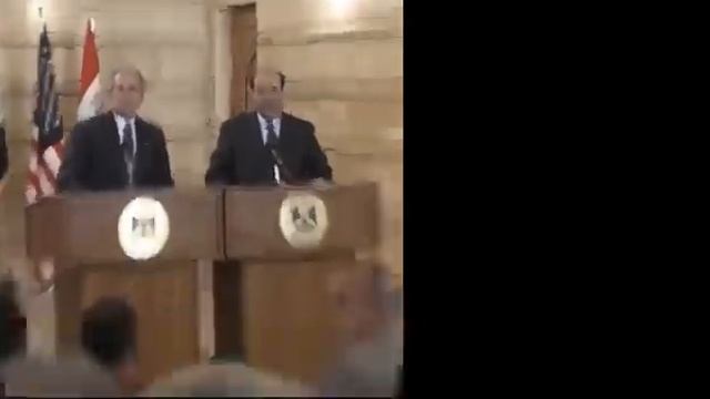 журналист бросил в президента США ботинок в 2008 году смотреть онлайн