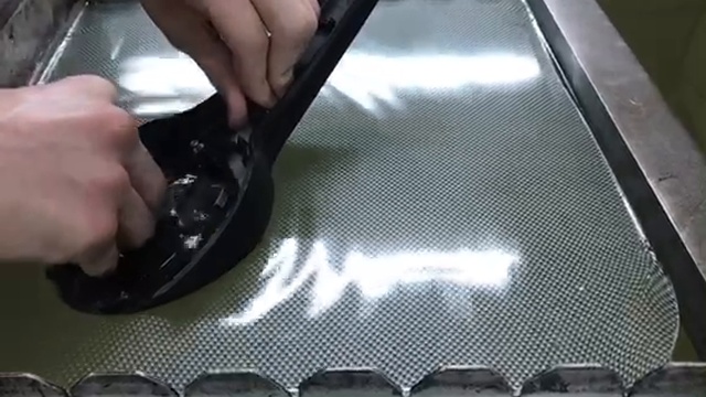 Процесс нанесения аквапринта, ручка двери внутренняя декорирование под карбон, Honda CR-V смотреть онлайн