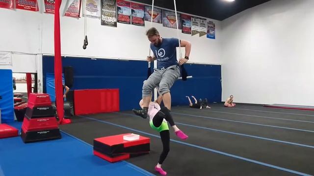 Trapeze at Aerial Antics смотреть онлайн