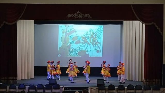 Образцово-показательный хореографический коллектив "ФИАНИТЫ" рук. Елизарова Ю. Н.танец"Ложечки" смотреть онлайн