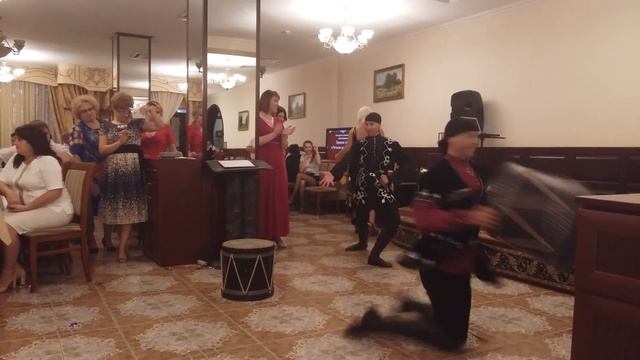 Адыгейский танец с барабанами. День города Белореченск. Женщины Крыма. смотреть онлайн
