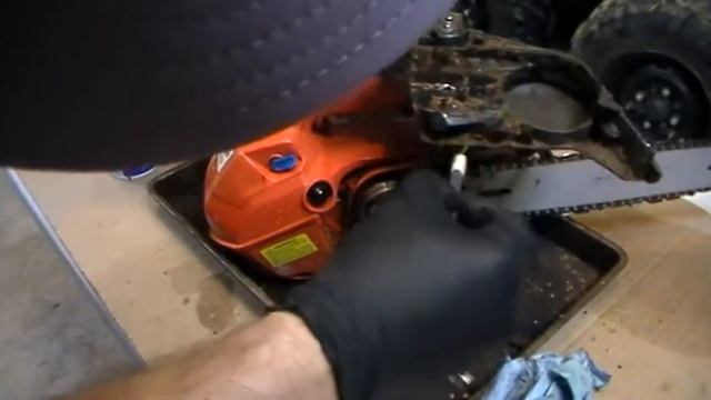 How to deep clean a Husqvarna chainsaw! смотреть онлайн