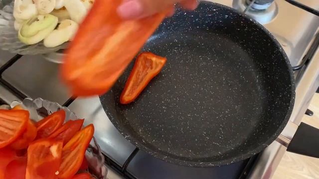 СВИНИНА в духовке с черносливом. Нежнейшее мясо с легкой кислинкой чернослива!!!! Очень вкусно!!!! смотреть онлайн