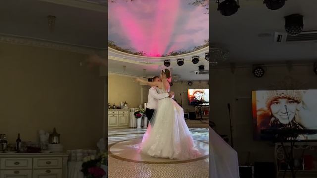 Свадебный танец Кирилла и Кристины смотреть онлайн