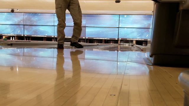 Bowling with the new Dexter THE 9 HT shoes and my trusty Radical Squatch ball. REVIEW! смотреть онлайн