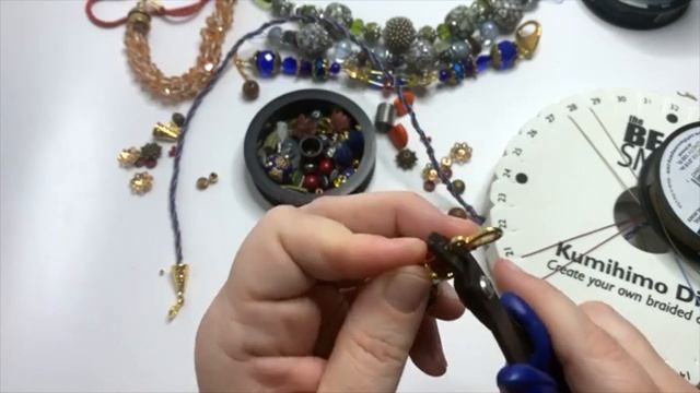 Make A Kumihimo Necklace With Soft Flex Beading Wire смотреть онлайн