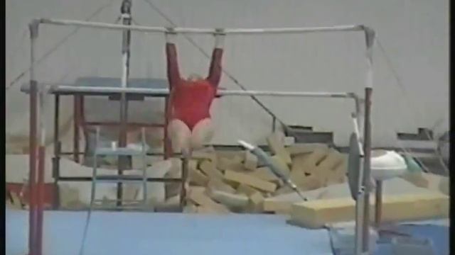 Гимнастка - разновысокие брусья смотреть онлайн