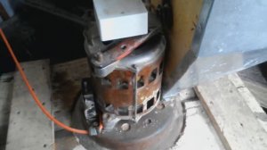 САМОДЕЛЬНАЯ ЗЕРНОДРОБИЛКА, ИЗ ДВИГАТЕЛЯ 180 ВАТ 220 ВОЛЬТ ОТ СТИРАЛЬНОЙ МАШИНКИ  ==ВЯТКА==