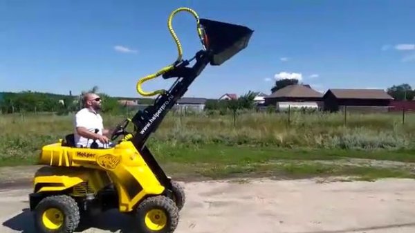 Мини погрузчик Helper.pro с телескопической стрелой