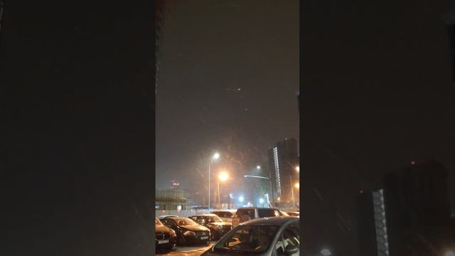 С первым снегом!) 👍❄ , в Москве пошел ❄⛄ снег в октябре😊 смотреть онлайн