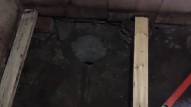 Меняю лаги и полы в старой бане на даче, делаю сам, сам себе мастер смотреть онлайн