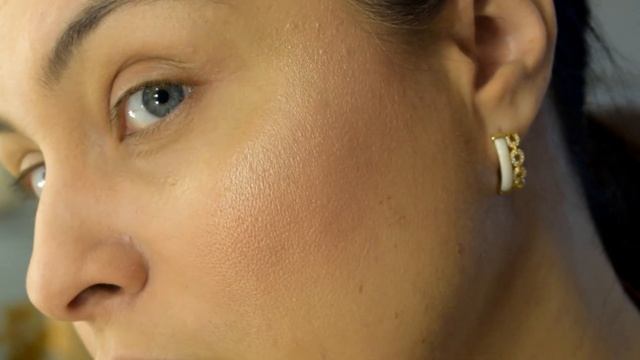 HourglassSCATTERED LIGHT Тени для век смотреть онлайн