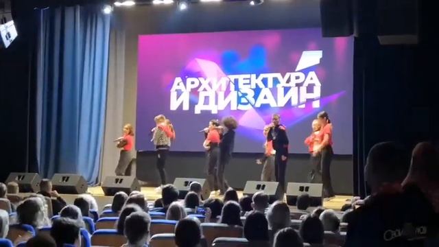 Группы "Friends" и "Неправильные пчёлы" - Увлиувт смотреть онлайн
