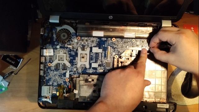 Разборка ноутбука HP Pavilion g6-1354er. Замена термопасты и чистка от пыли. смотреть онлайн