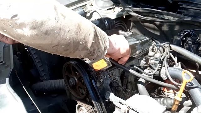 Замена прокладки клапанной крышки Аudi 100 C4 1991г ДВС AAE смотреть онлайн