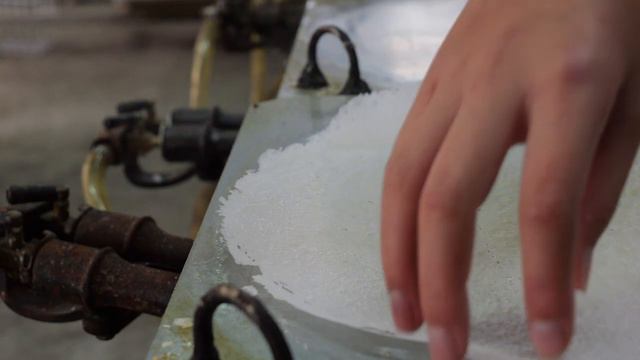 Процесс приготовления тайваньских блинчиков с начинкой - Тайваньская уличная еда смотреть онлайн