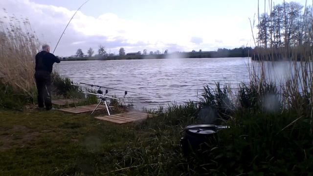 Ловим карпа во время дождя . смотреть онлайн