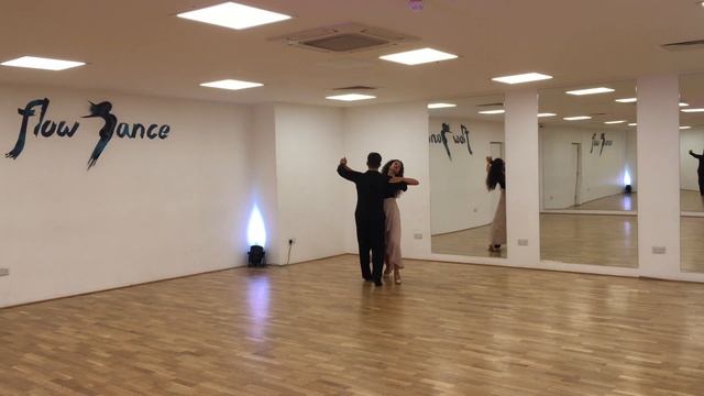 How to dance Hover & Outside Spin in Foxtrot - Advanced смотреть онлайн