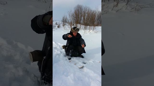 Как поймать форель зимней удочкой. Ловим форель на сало . Самый лучший и простой способ. смотреть онлайн