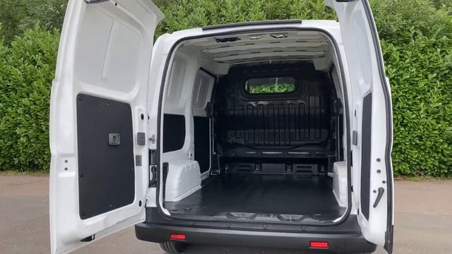 Nissan NV200 смотреть онлайн