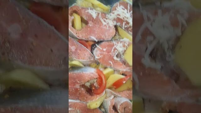 Красная рыба с картошкой в духовке! смотреть онлайн