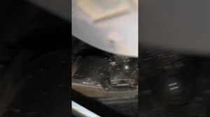 поиск и замена лампочки габарита в передней фаре Nissan leaf 2012