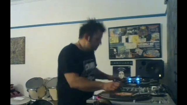 CUTS ANGER BLISS aka DJ Robert Anthony [Melbourne - Australia] смотреть онлайн