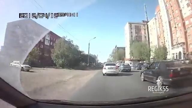 Столкновение 5-ти авто на ул. Шебалдина, Омск смотреть онлайн