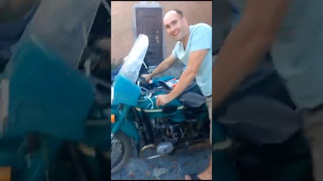 помог товарищу в запуске мотоцикла урал после 20 лет простоя смотреть онлайн