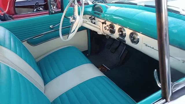 1955 Ford Crown Victoria with Continental Kit смотреть онлайн