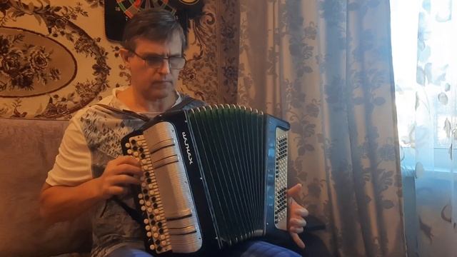 917. Мне цветы подарил, ты в январский мороз. Мне расскажут они как прекрасна любовь... смотреть онлайн