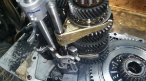 ?ЛАДА ЛАРГУС, RENAULT,МКПП НЕ ВЫКЛЮЧАЕТСЯ 5-япередача ?