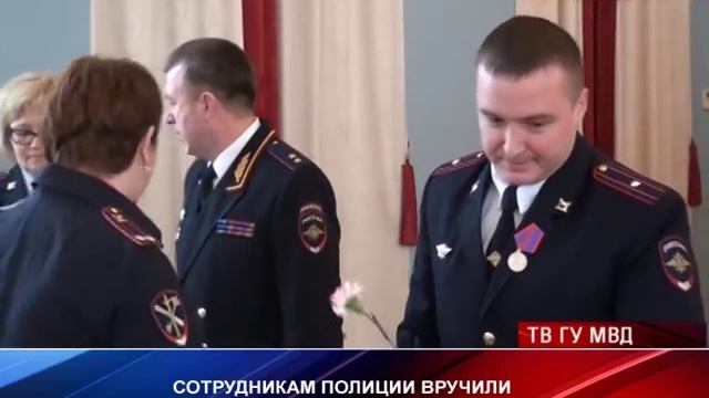Генерал Бородин вручил майору Говорухе медаль за спасение погибавших смотреть онлайн