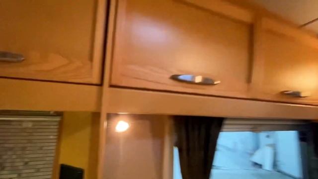 Дом на колесах для семьи с двухъярусной кроватью смотреть онлайн