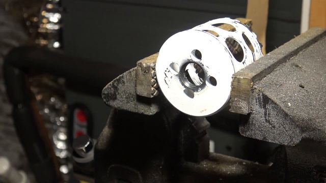 (550) Easy Way to Get Arbors Off of Hole Saws смотреть онлайн