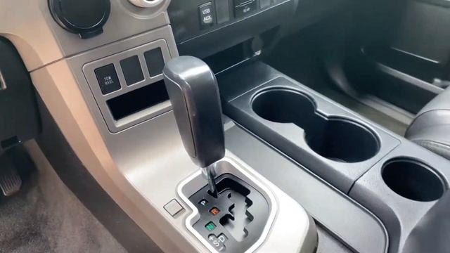 2012 Toyota Sequoia SR5 смотреть онлайн