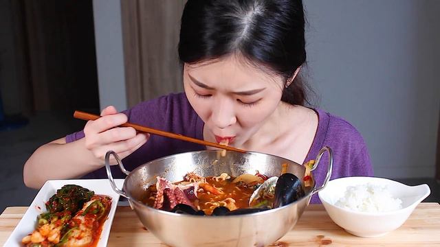 해물라면 라면밥 파김치 겉절이 리얼사운드먹방/SEAFOOD RAMEN OCTOPUS SHRIMP MUSSEL Mukbang Eating Show 海鮮ラーメン mì hải sản拉 смотреть онлайн