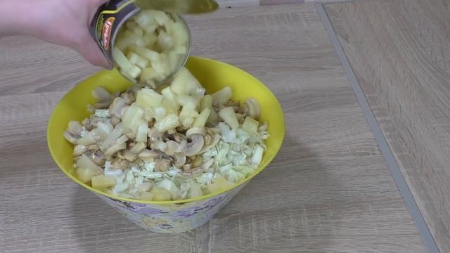 Салат из Пекинской Капусты с Курицей! ЛЁГКИЙ и ОЧЕНЬ ВКУСНЫЙ! смотреть онлайн