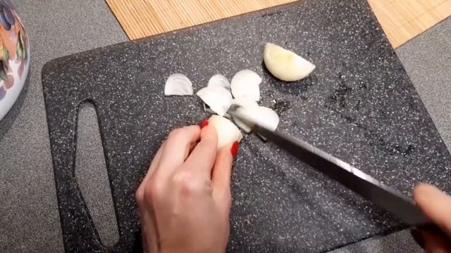 Бюджетный обед/гороховый суп с копчеными ребрами/ тушеная картошка смотреть онлайн