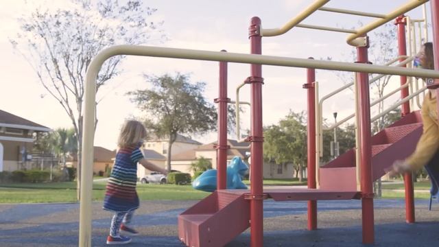 We're Raising Our Kids With No Gender | MY EXTRAORDINARY FAMILY смотреть онлайн