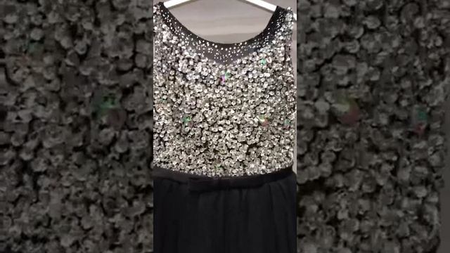 Черное пышное платье в пол, топ украшен пайетками смотреть онлайн