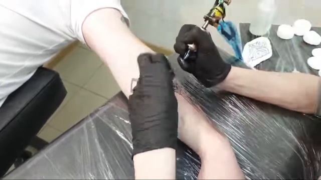 Ученик Максим Бахает Татуху? смотреть онлайн