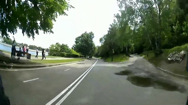 Утро, набережная, электросамокат смотреть онлайн