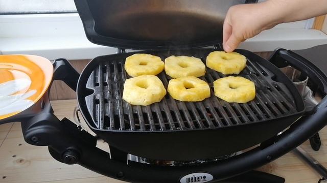 Десерт, ананасы на гриле Weber Q 1200. смотреть онлайн